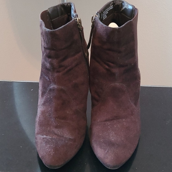 Isaac Mizrahi Brown Samantha Bootie - Picture 5 of 9